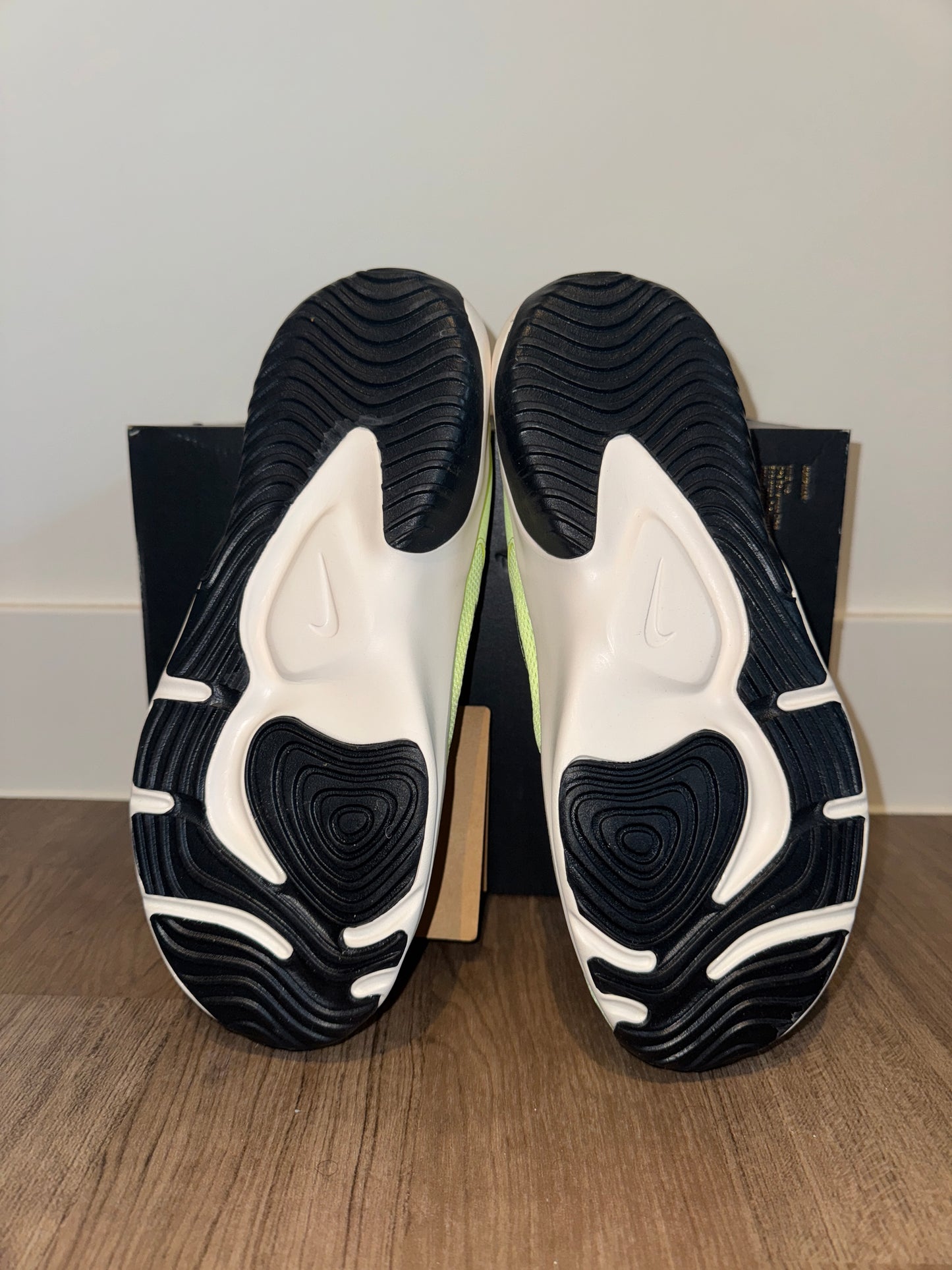 🔥 Nike Legend Essential 3 Hyper Yellow - RRP £75 - Size Uk 9