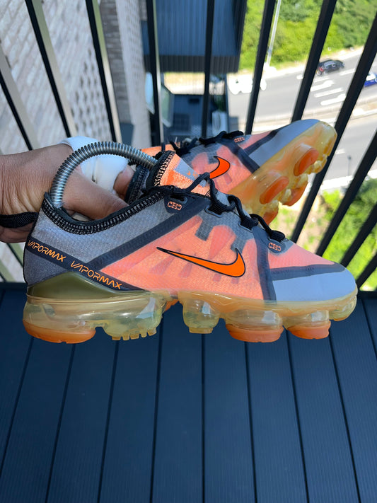 🔥 Nike Air Vapormax Plus Orange & Black - RRP £220 - Size Uk 4