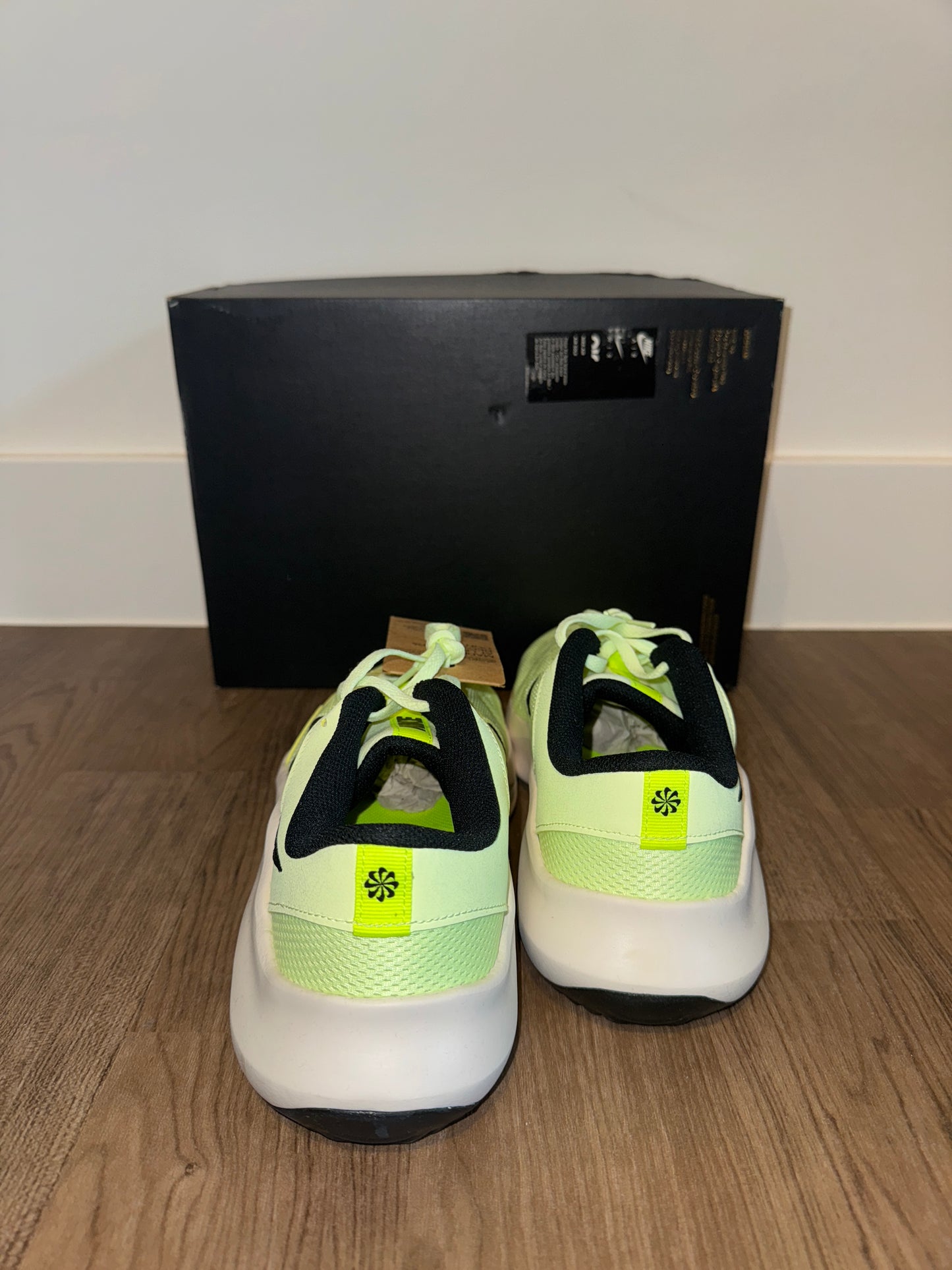 🔥 Nike Legend Essential 3 Hyper Yellow - RRP £75 - Size Uk 9