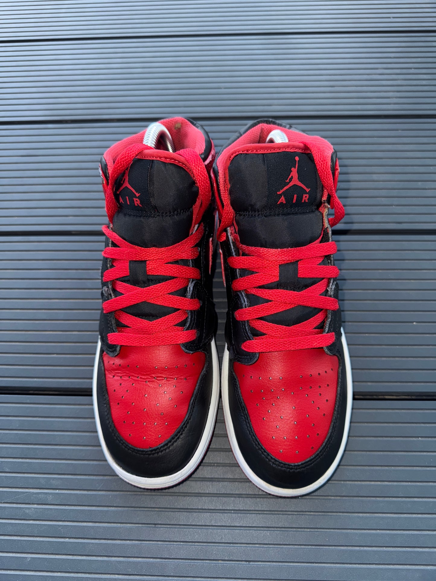 🔥 Nike Air Jordan 1 One Mids Red & Black - RRP £145 - Size Uk 5.5