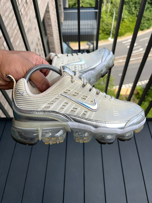 🔥 Nike Air Vapormax 360 Metallic Silver Supreme - RRP £250 - Size Uk 6