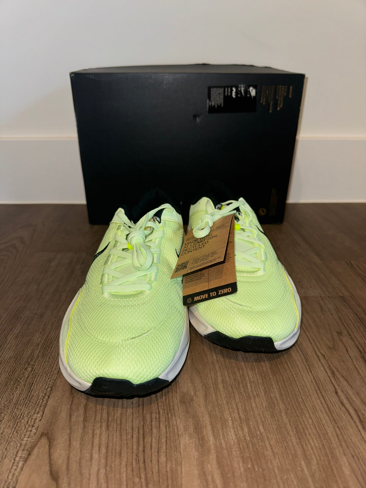 🔥 Nike Legend Essential 3 Hyper Yellow - RRP £75 - Size Uk 9