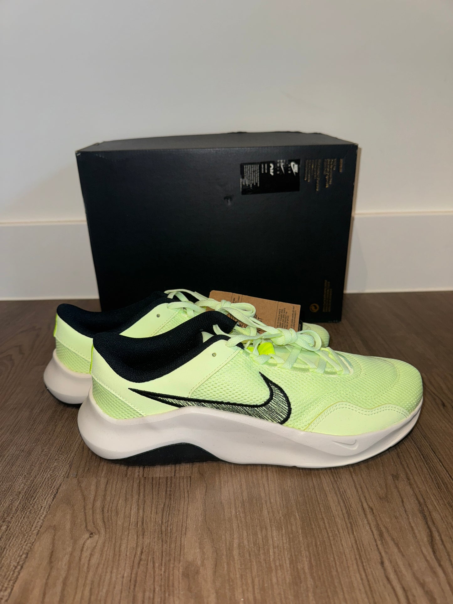 🔥 Nike Legend Essential 3 Hyper Yellow - RRP £75 - Size Uk 9